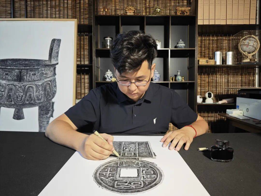 5年繪制240余件文物<strong></p>
<p>打印機(jī)</strong>，他被稱為“國(guó)寶打印機(jī)”:打印機(jī)